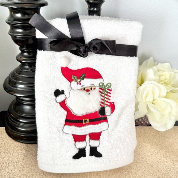 NWT SET OF 2 3D SANTA CLAUS Bathroom Hand Towels - Picture 3 of 8